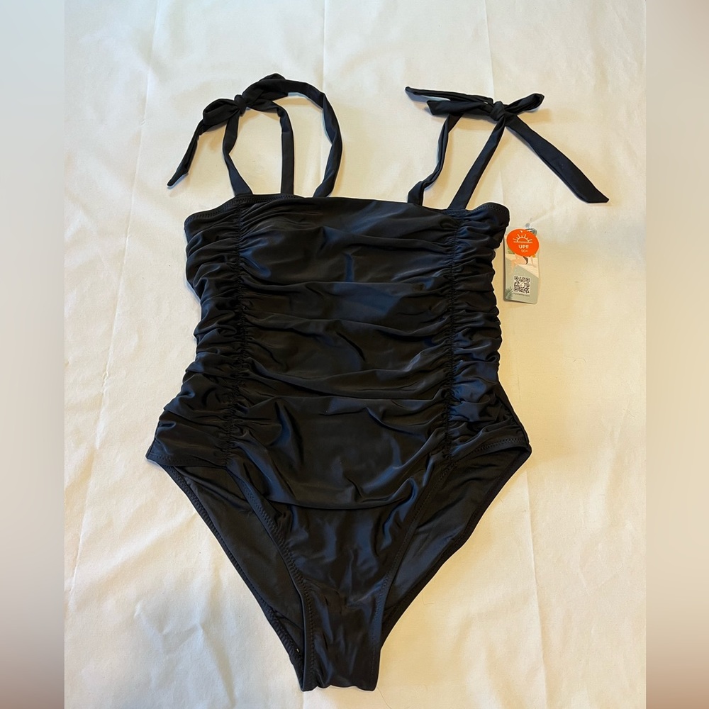 Ladies 1 pieces black swimsuit NWT size Large #p33